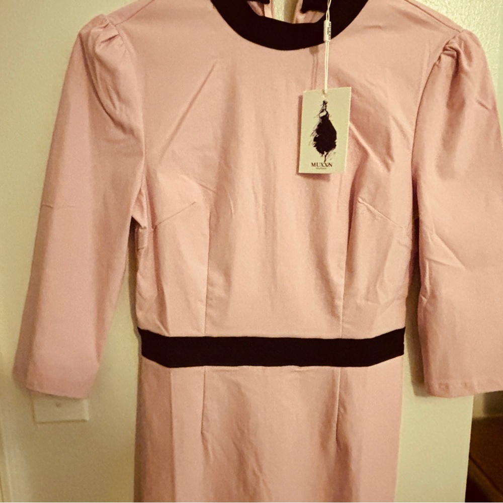 Women's Vintage look MUXXN Boutique dress Pink with Black detail